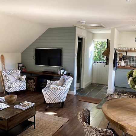 Larkham Loft Apartment Teffont Magna Exterior photo